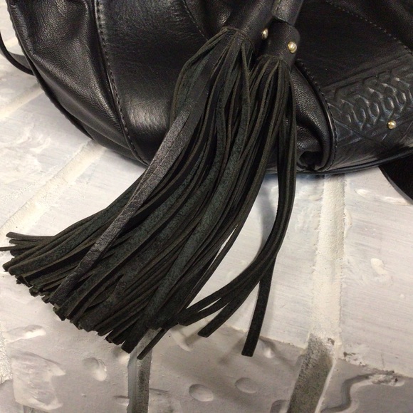 BLACK CROSSBODY LEATHER BUCKET BAG WITH FRINGES - Picture 8 of 15